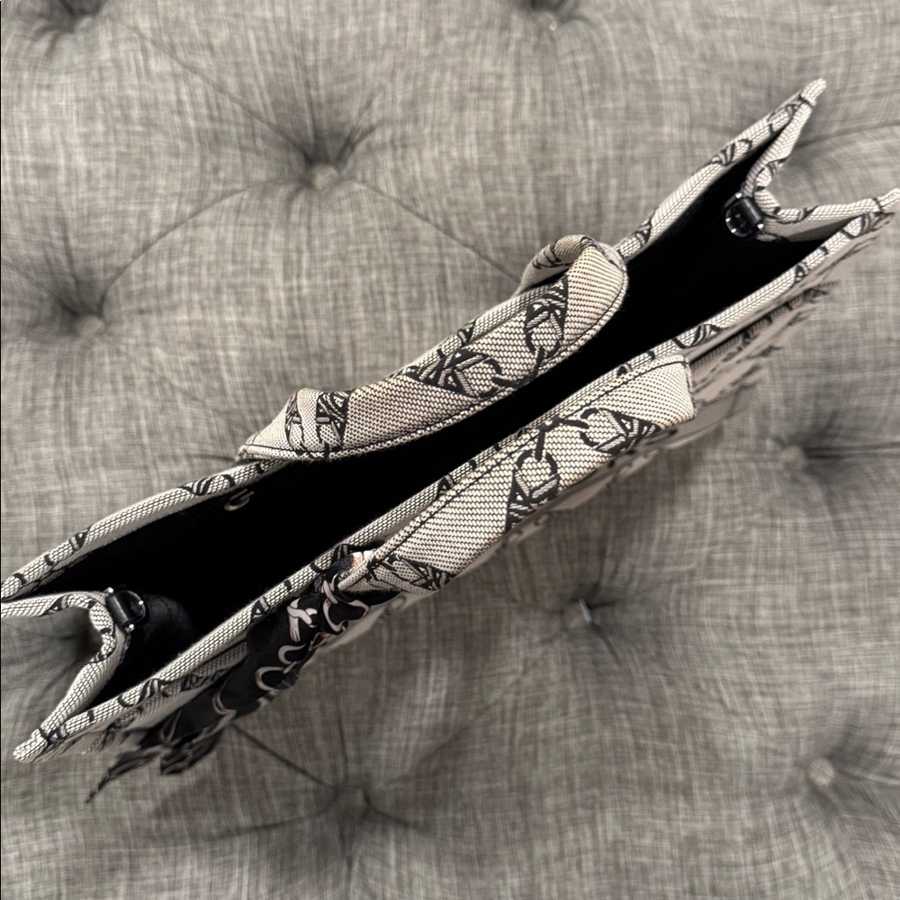 Michael Kors Bag Gigi Empire SAMPLE SALE Black Gray Tote - Picture 10 of 17